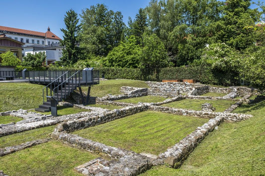 Trade Across the Alps: Slovenia and Its Neighbors in the Roman World